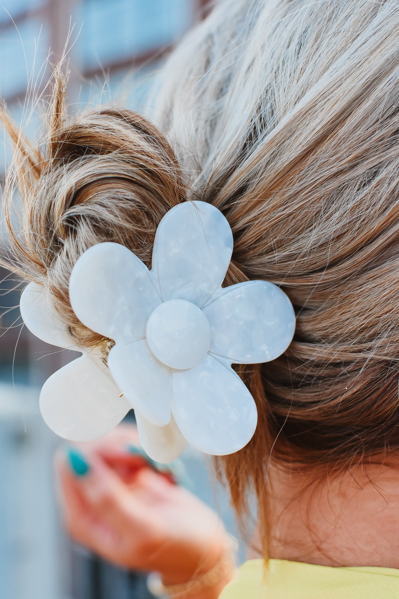 Flower Clip in White Pearl