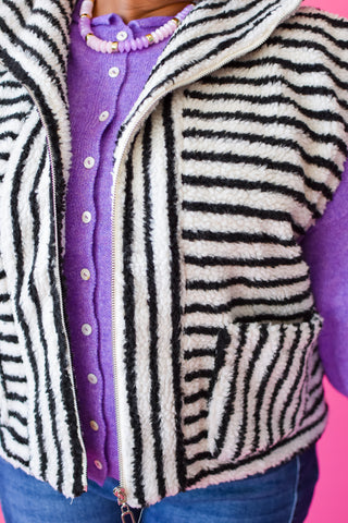 Iris Sherpa Vest In Black Stripe