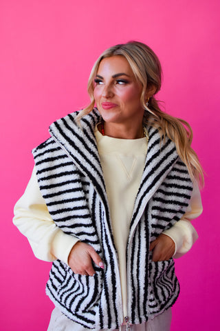 Iris Sherpa Vest In Black Stripe