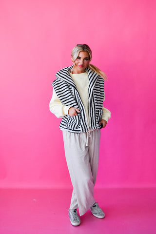 Iris Sherpa Vest In Black Stripe