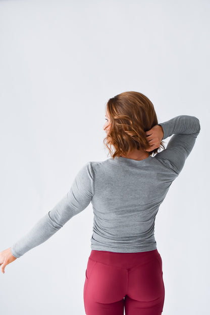 Evie Long Sleeve Ribbed Tee in Gray