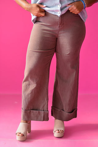 Ollie Cuffed Jeans in Brown