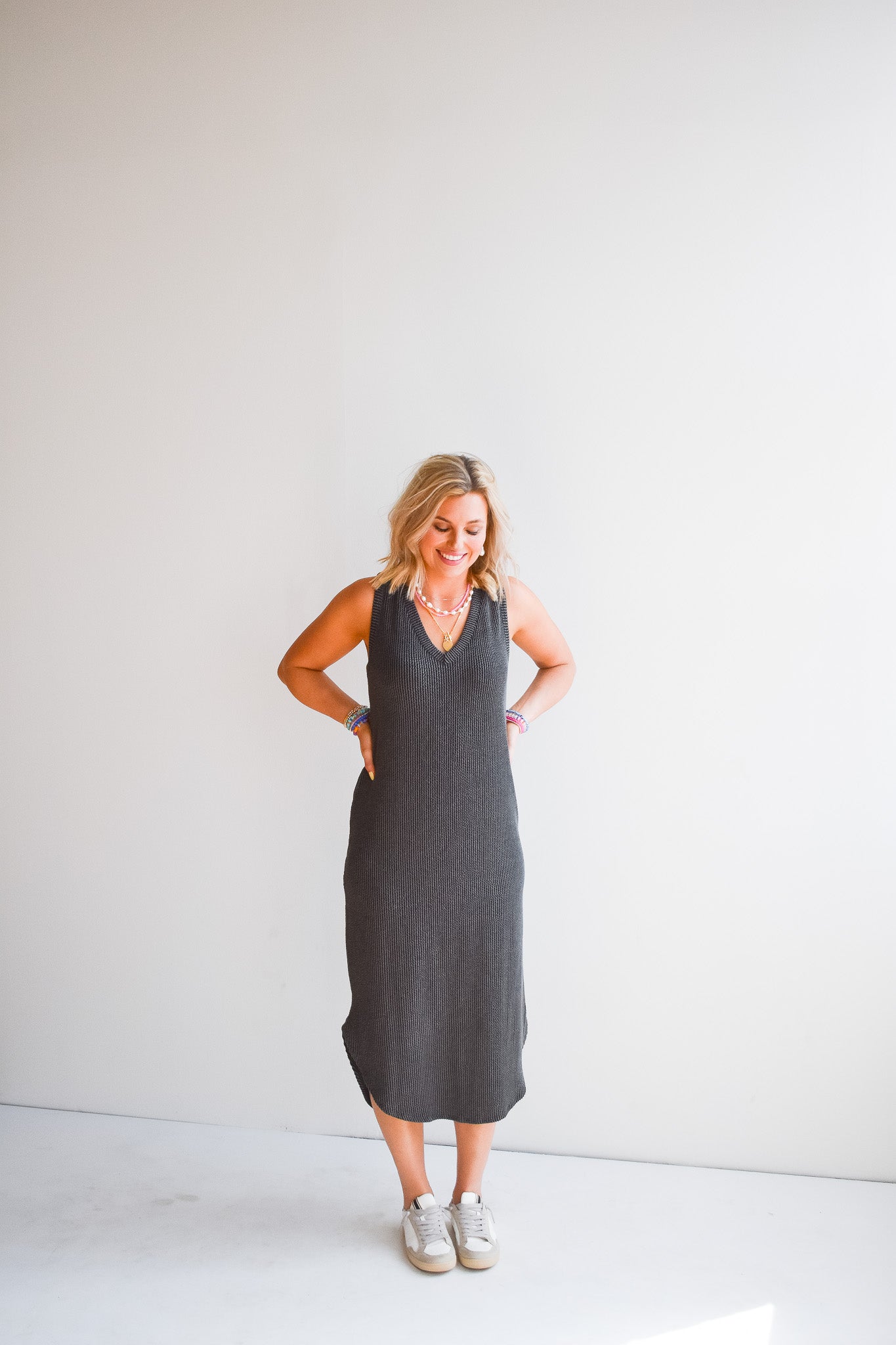Kasie Sleevless Midi Dress in Charcoal