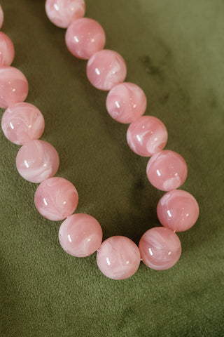 Chunky Beaded Necklace in Marbled Light Pink